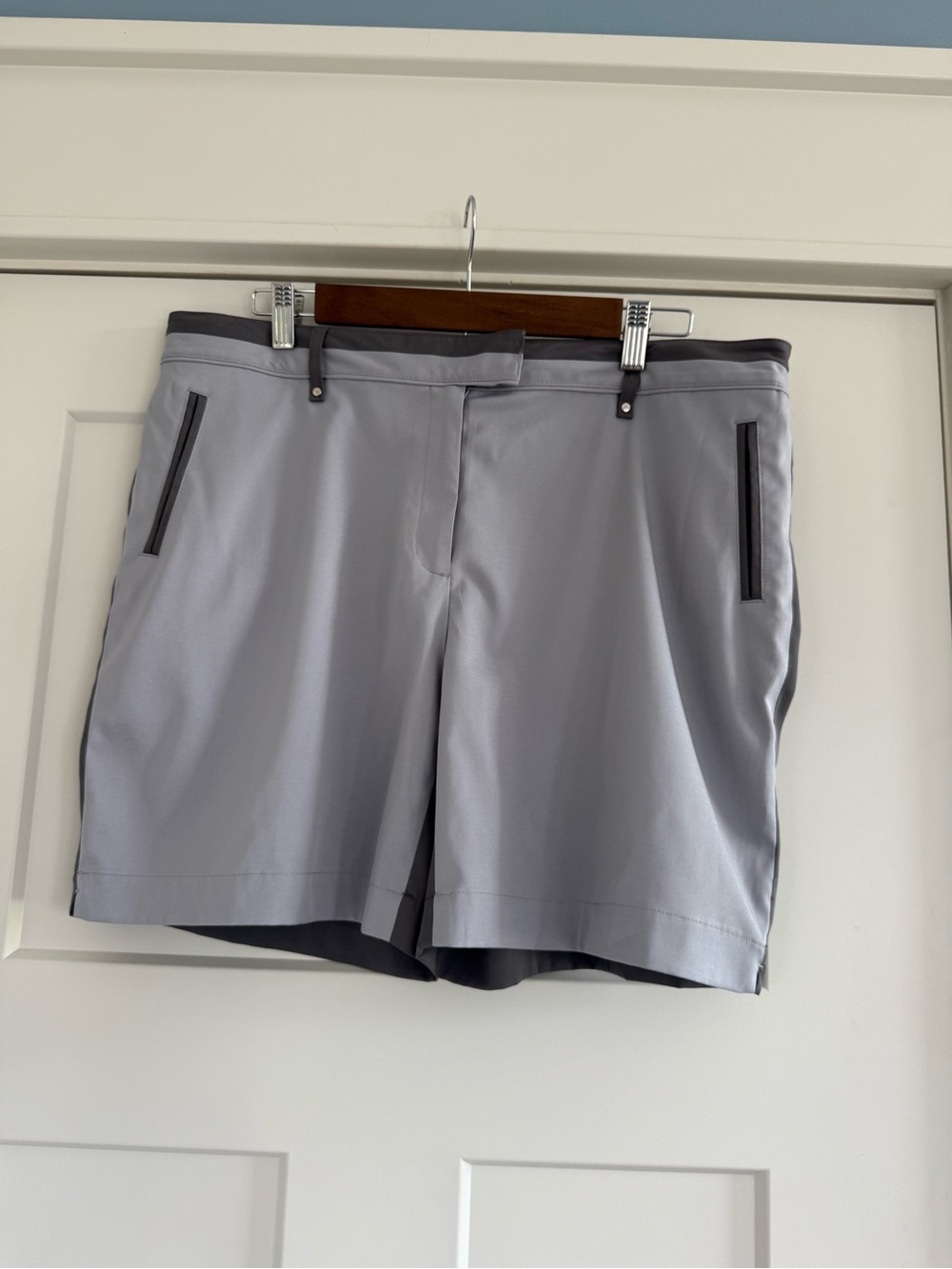 Lady Hagen Light Gray Performance Flat-Front Golf Shorts Sz 14